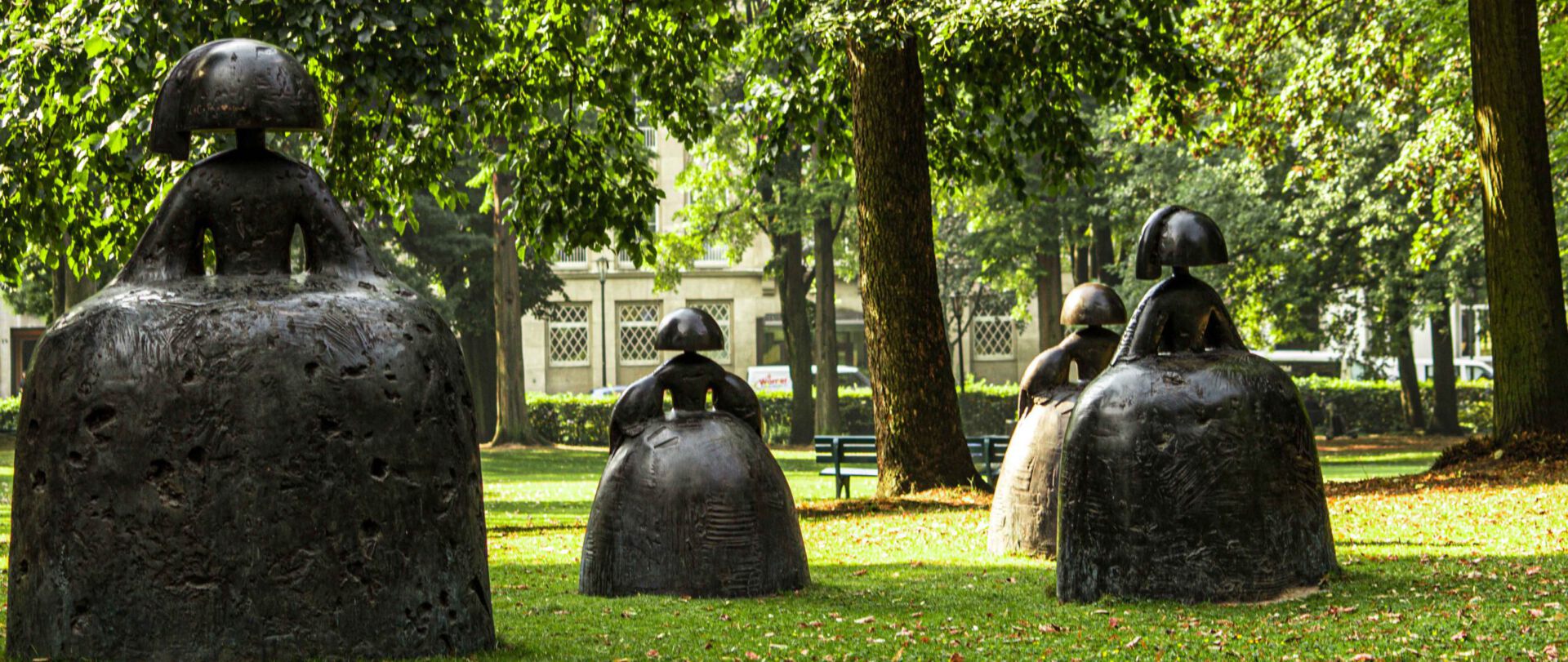 Hofgarten Meninas Sculpturen Düsseldorf
